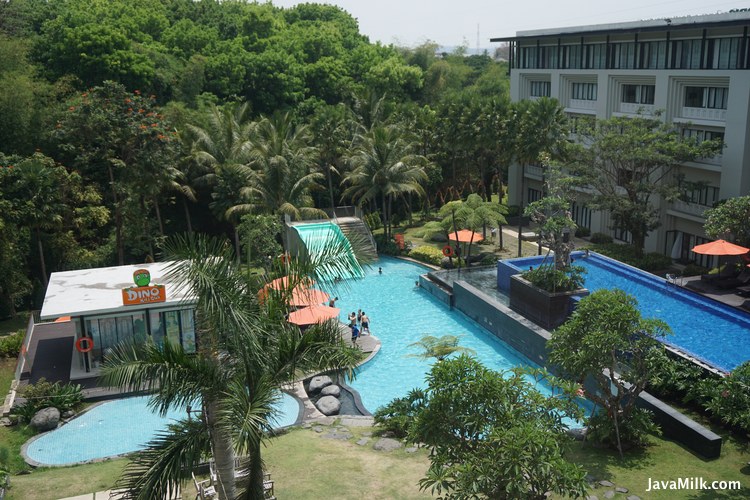 Harris Hotel Malang dengan tema resort