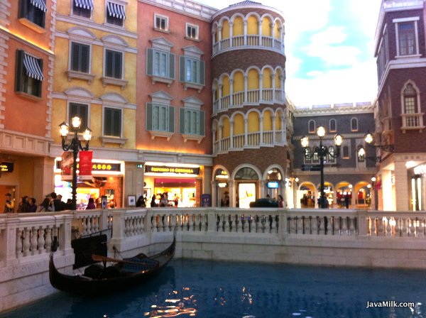 Venetian Macau - Gondola,
Canal, dan bangunan ala
Venesia