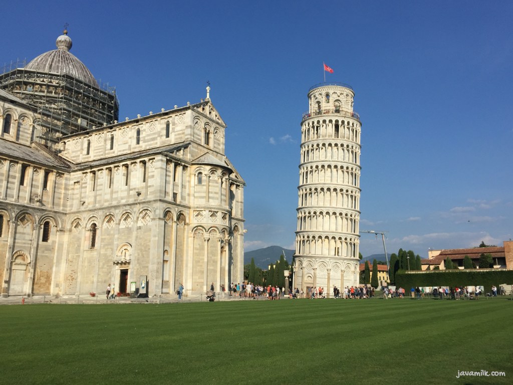 Mengunjungi Menara Pisa di Italia