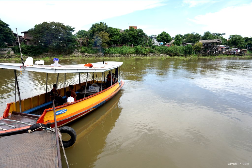Perahu utk menyeberang ke Ayutthaya